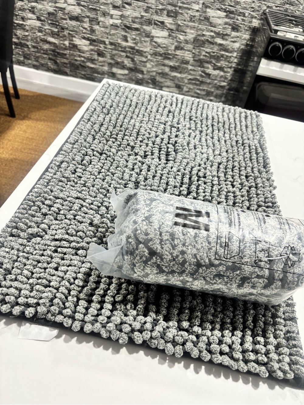 BEDSURE MEDIUM SIZE PET MAT CLEANING PAWS/ ENTRYWAY